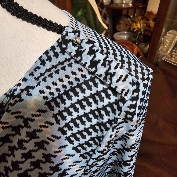 New York & Company Stretch Patterned Long Sleeve Blouse - Picture 5 of 9